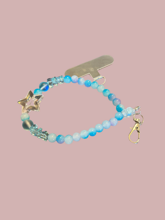 Blått mobilarmband med pärlor – stilrent för mobilskal