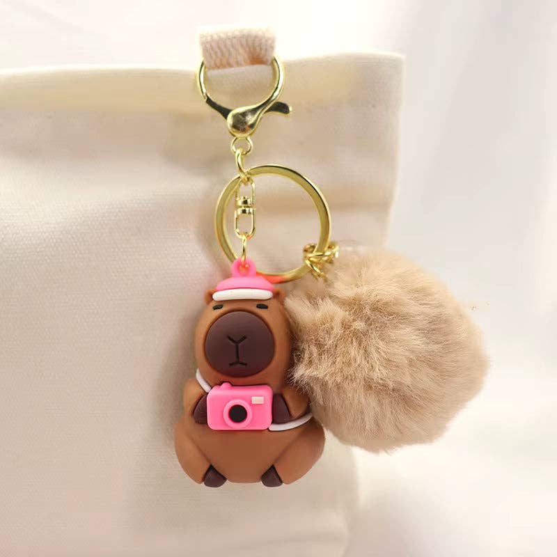 Rosa Capybara Nyckelring Pompom - Kawaii Design med Kamera