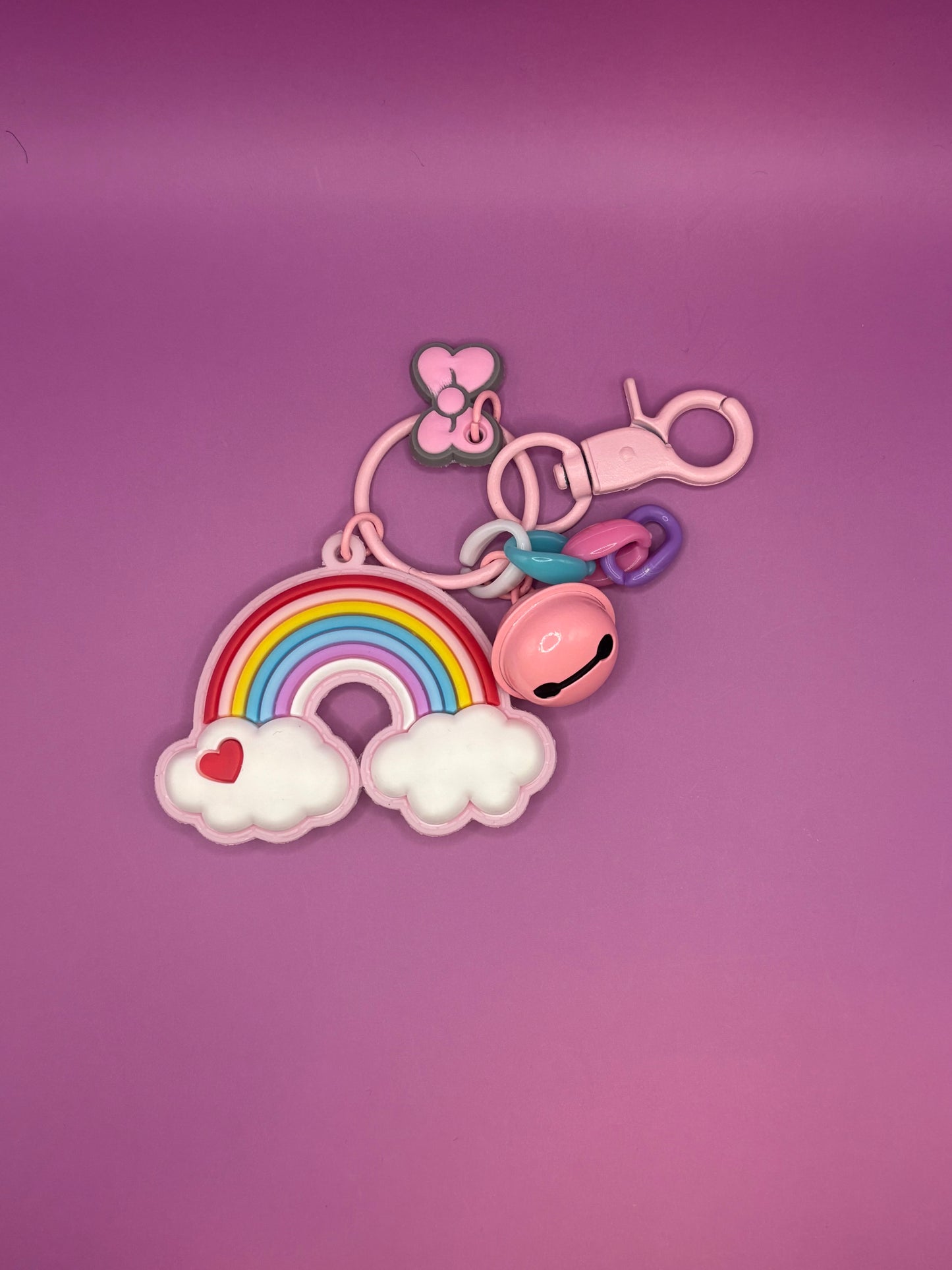 Regnbågsfärgad Kawaii Nyckelring med Bjällra - Söt Accessoar för Väskor