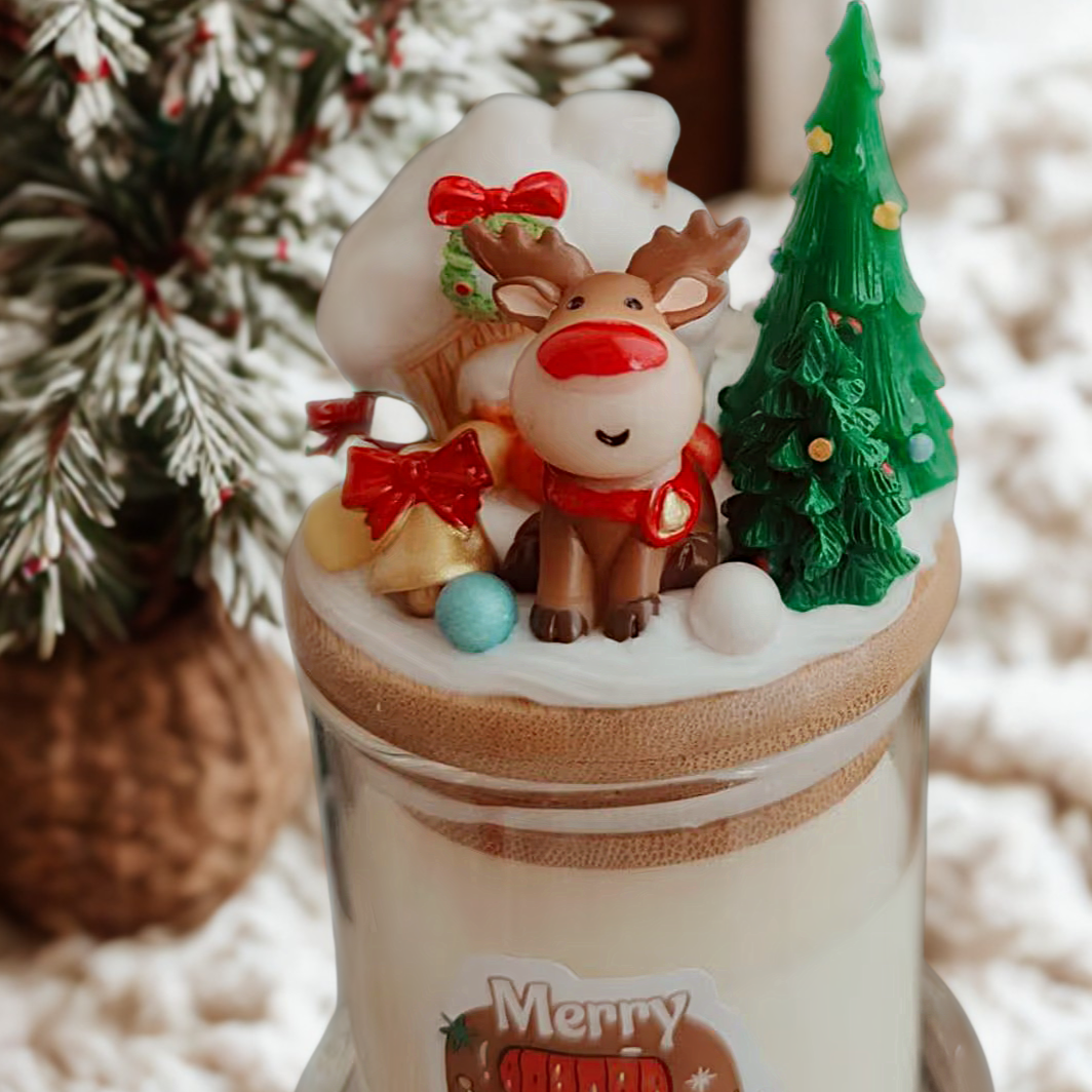 Doftljus Vit Persika & Oolong-te – Handdekorerat Julmotiv