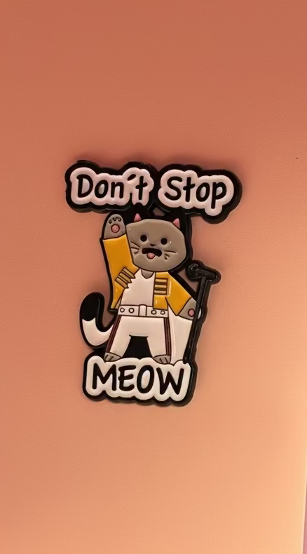 Söt Katt Pin "Don't Stop Meow" - Perfekt för Queen Fans & Kattälskare