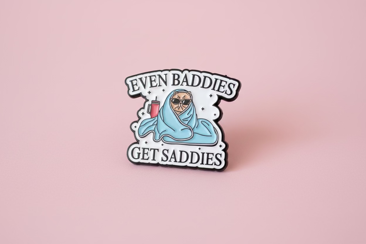 Pin - ”Even baddies get saddies” (katt)