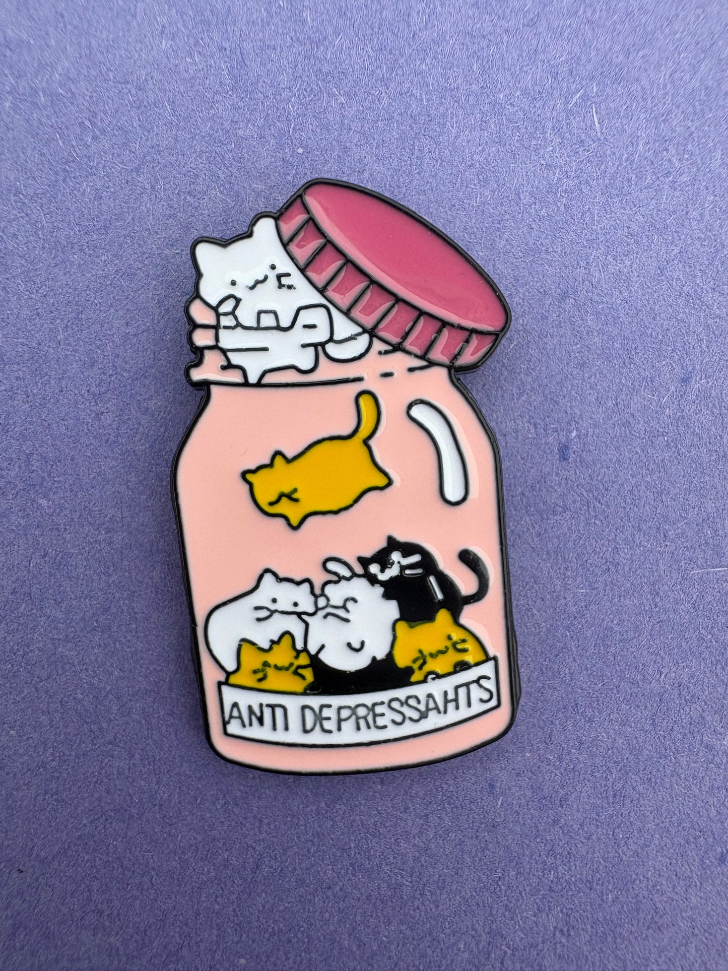 Kawaii katt-pin - "I’ll get over it" med humor och charm