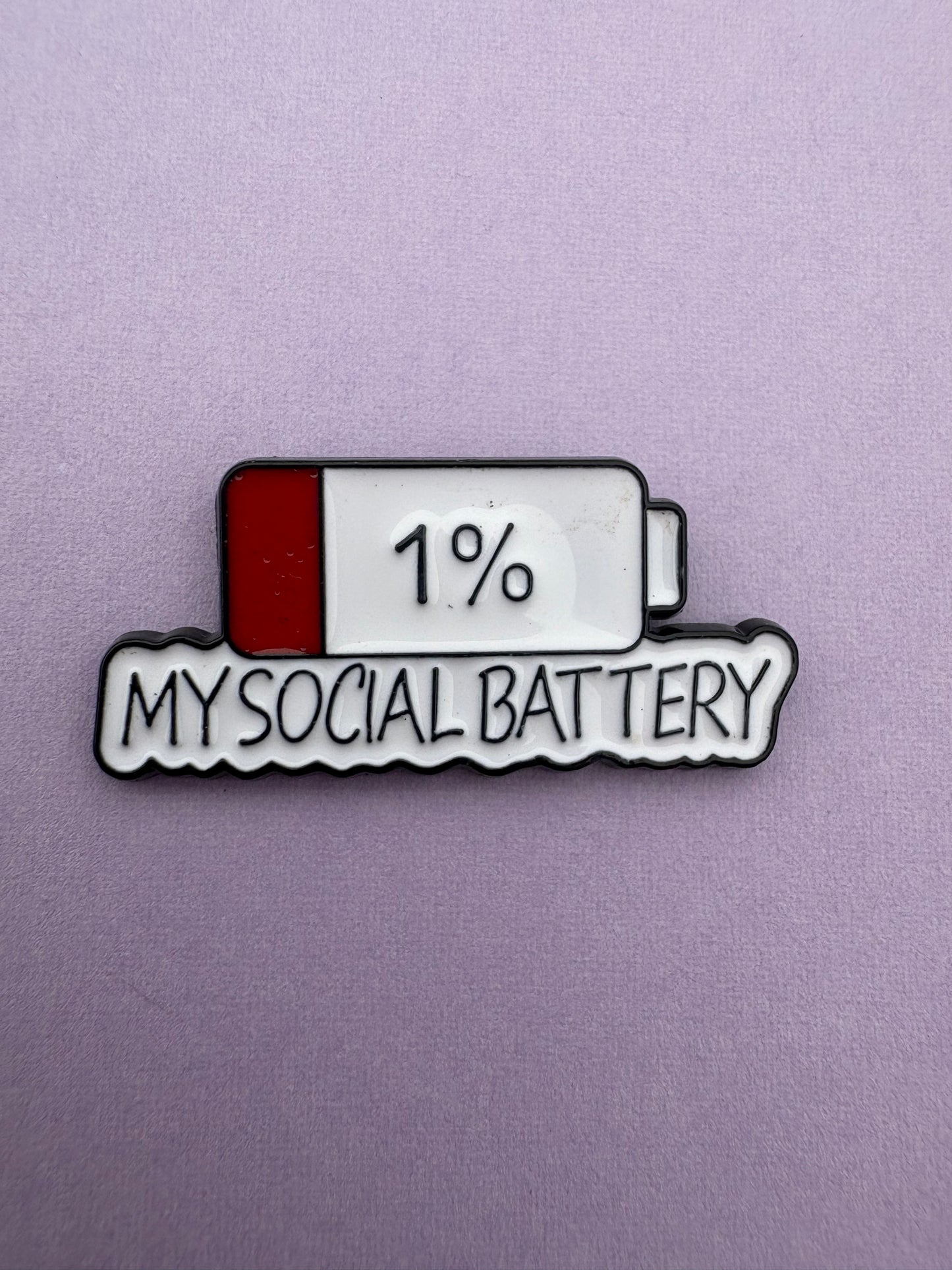 Kawaii Pin - My Social Battery 1% Söt Accessoar för Väskor & Jackor
