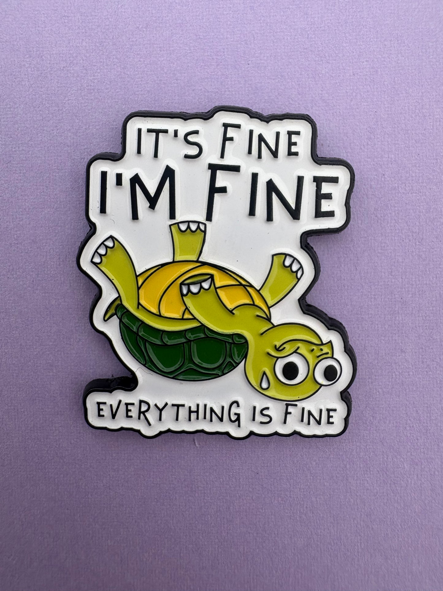 Kawaii Pin Sköldpadda - It's Fine I'm Fine Everything is Fine Badge