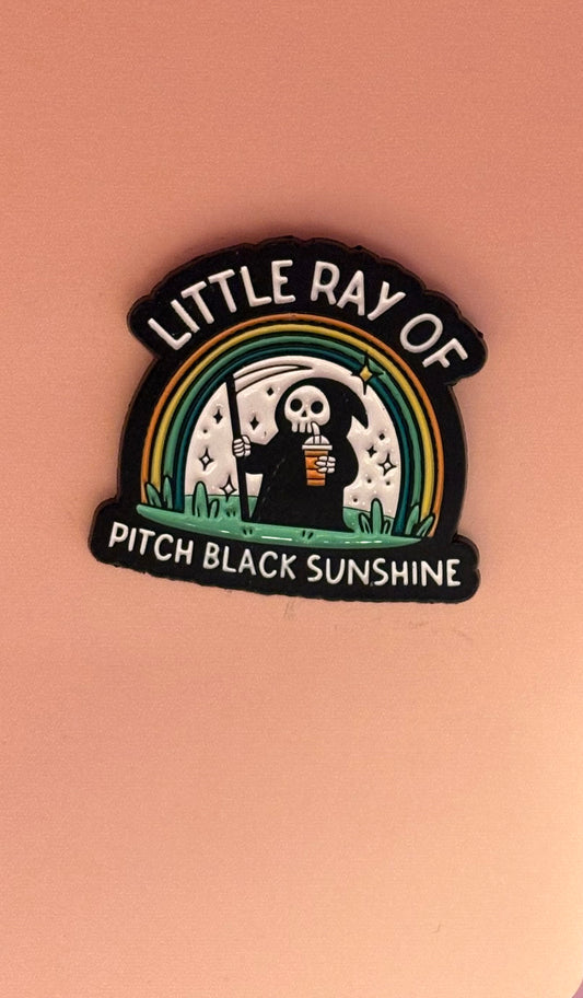 Kawaii Pin med Rolig Text - "Little ray of pitch black sunshine"