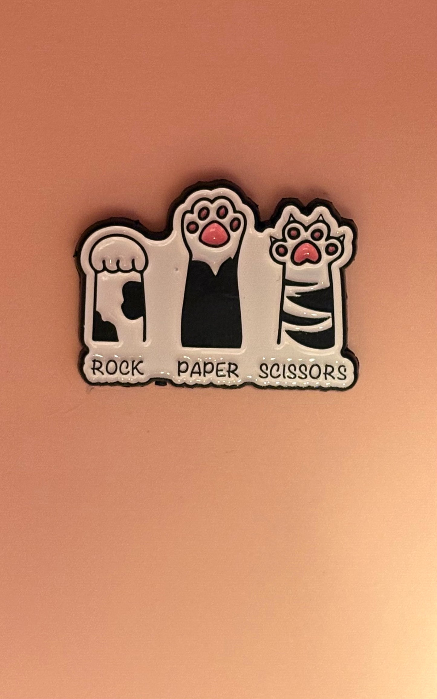 Kawaii Pin med Rolig Text - "Rock, paper, scissors"