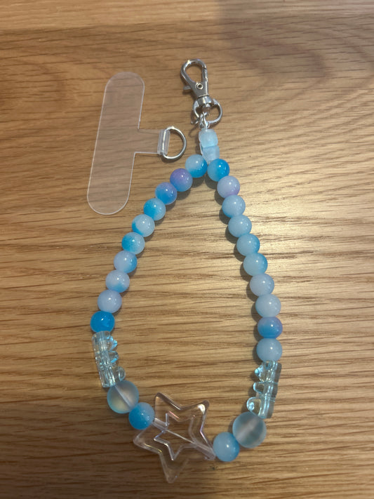 Blått mobilarmband med pärlor – stilrent för mobilskal