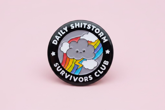 Klistermärke ” Daily shitstorm survivors club”