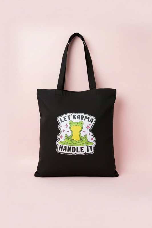 Tygväska  ”Let karma handel it” Svart