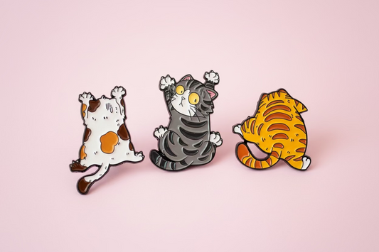 Pin - Grå katt (hängande)