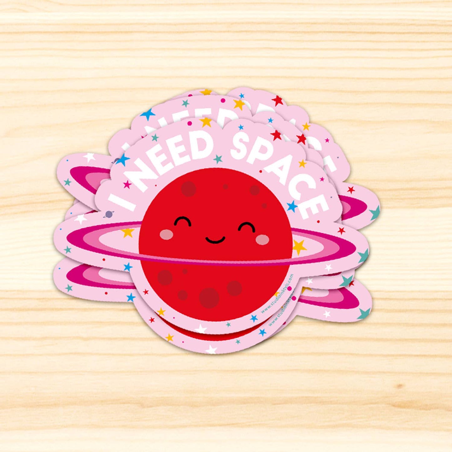 Kawaii klistermärke "Jag behöver utrymme" – trendig vinyl för laptop & flaskor