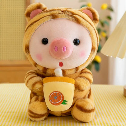 Söt Gris i Tigerdräkt - Kawaii Mjukisdjur 22-25cm med Apelsindricka