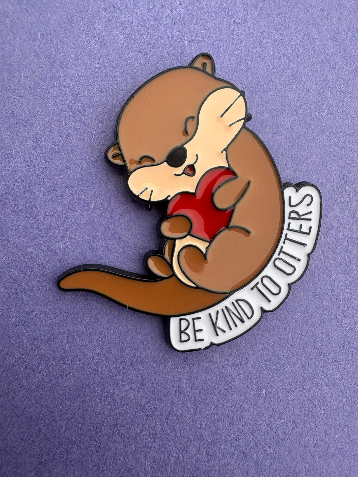 Kawaii Pin - Be Kind to Otters Smycke för Djurälskare & Anime Fans